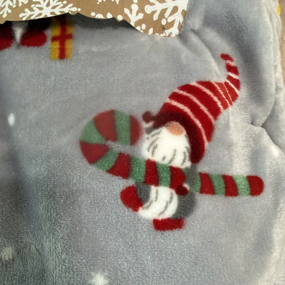 Envogue‎ Christmas Trees Presents Gnomes Throw Plush Blanket Gray NWT